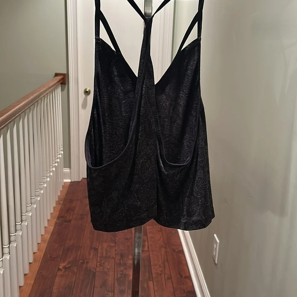 Gymshark Black Strappy Cropped Tank Top - Picture 2 of 3